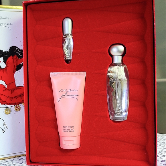 New Estee Lauder Pleasures Gift Set - Picture 2 of 6